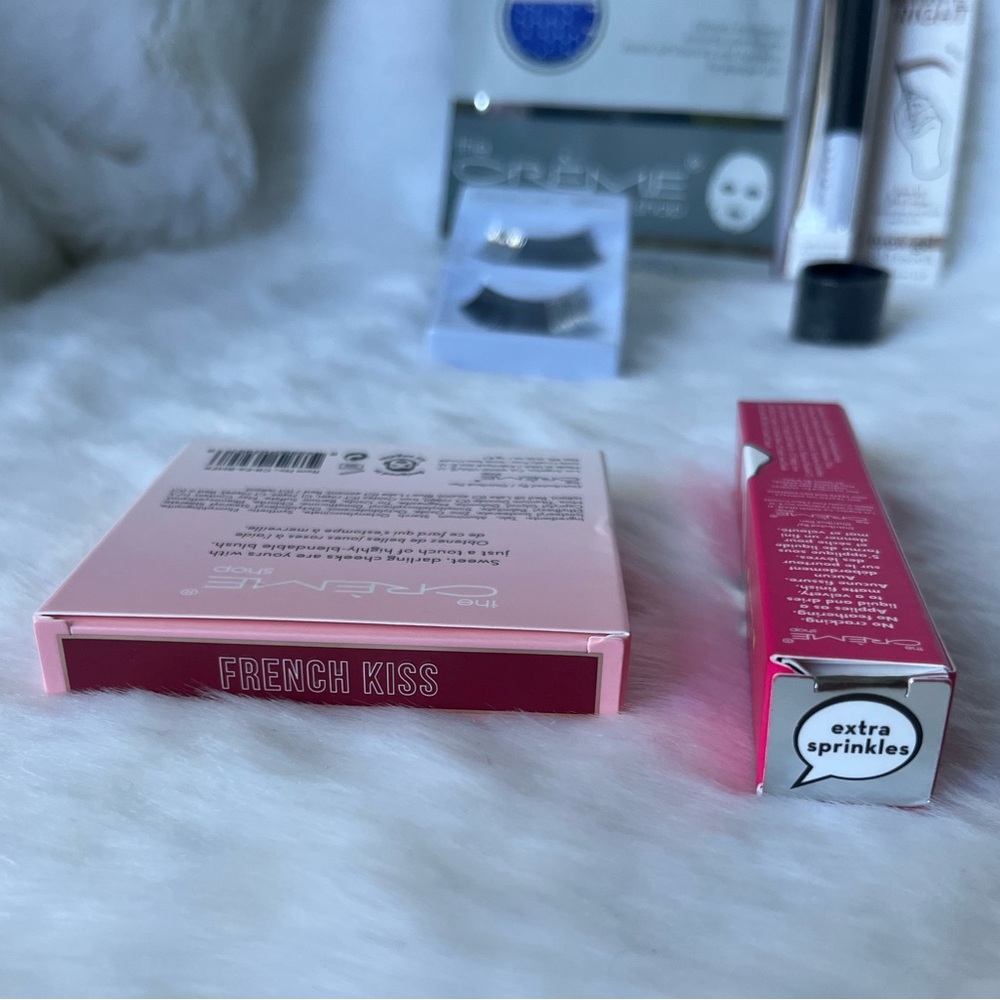 $15 The Crème Shop Makeup and Beauty Accessories Bundle #5 - Picture 4 of 10
